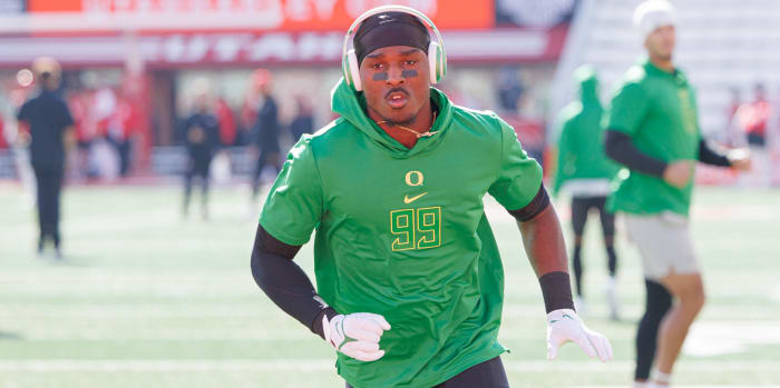 Oregon Ducks wide receiver Jurrion Dickey warms up ahead of a game against the Utah Utes.